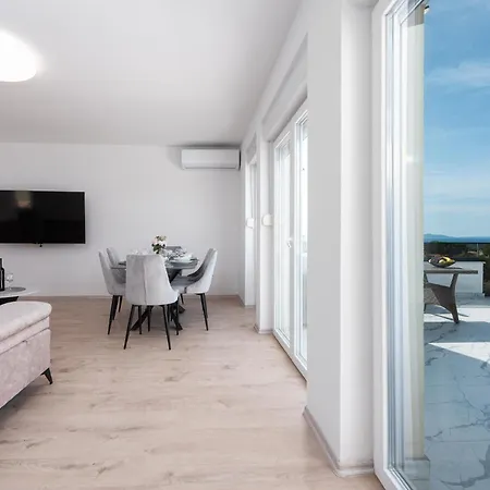 Apartmán Gorgeous In With House Sea View Vir