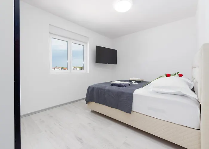 2 Bedroom Gorgeous In Appartamento