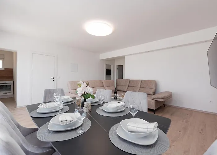 2 Bedroom Gorgeous In Appartamento