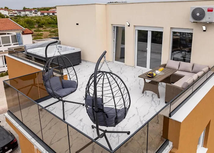 2 Bedroom Gorgeous In Appartement *