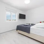 2 Bedroom Stunning In Appartement