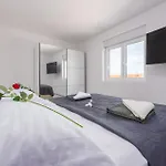 Appartement 2 Bedroom Stunning In