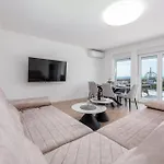 2 Bedroom Gorgeous In * ヴィル