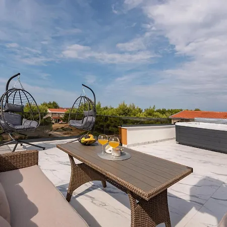 Apartman Gorgeous In With House Sea View Vir