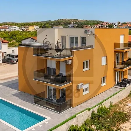 Gorgeous In With House Sea View Apartman